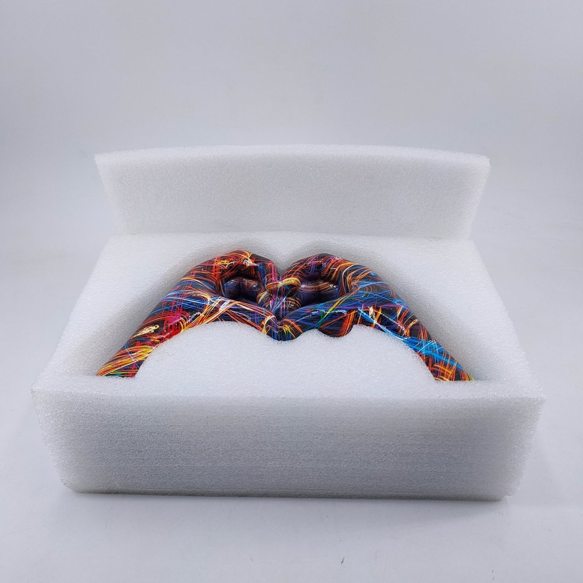 Graffiti Love Gesture Ornaments - AmiraMart