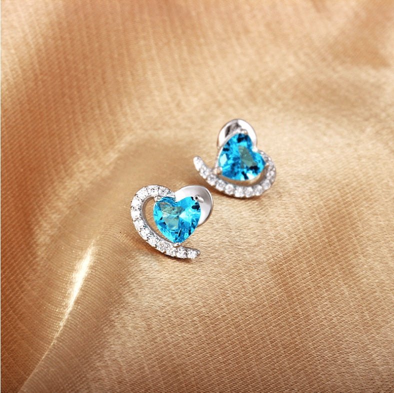 Heart Stud Earrings in Sterling Silver - AmiraMart
