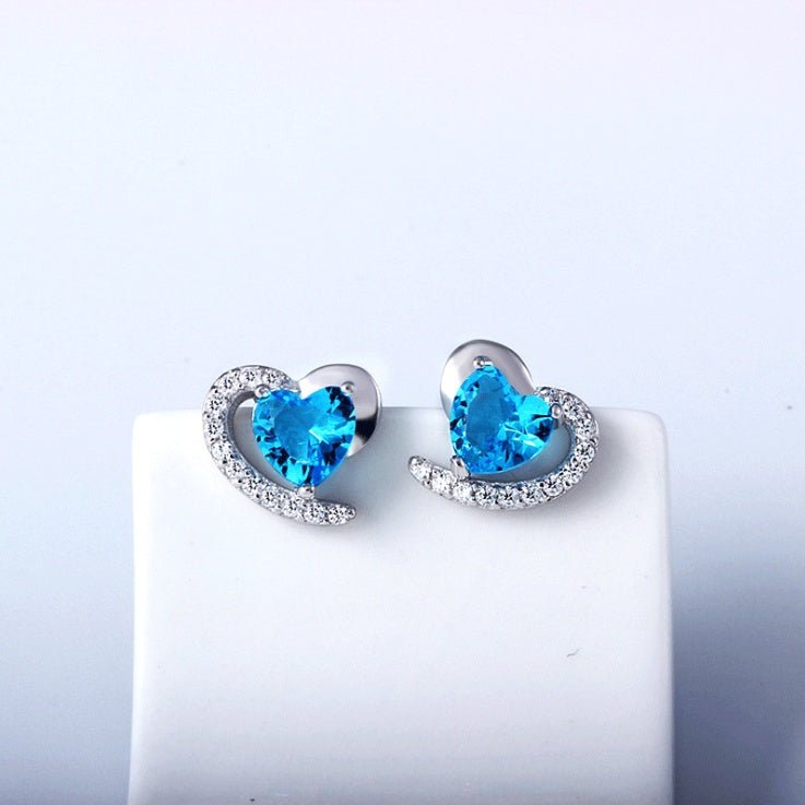 Heart Stud Earrings in Sterling Silver - AmiraMart