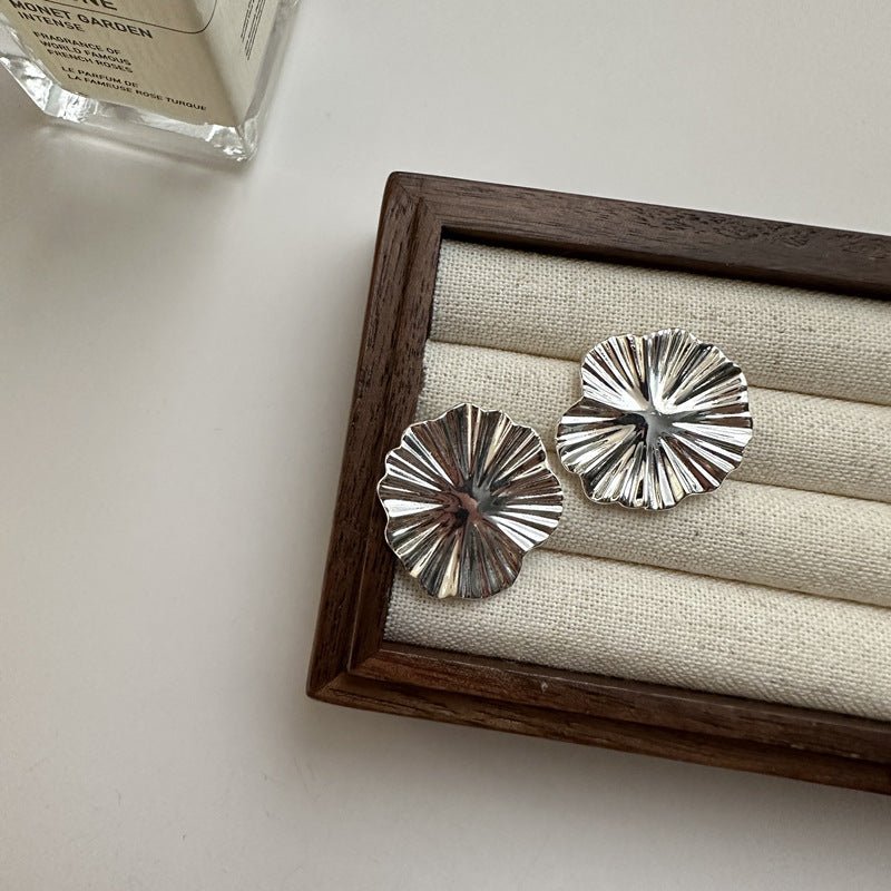 Heavy - duty Texture Large Flower Earrings - AmiraMart