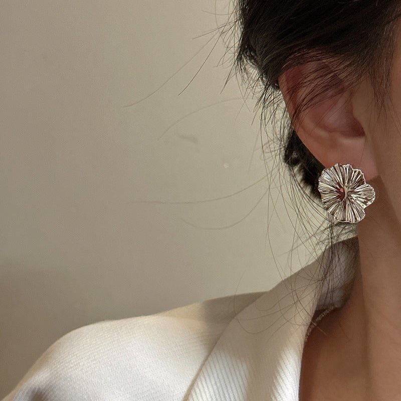 Heavy - duty Texture Large Flower Earrings - AmiraMart