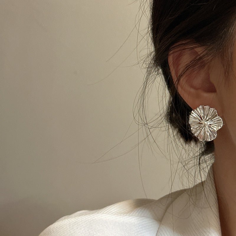 Heavy - duty Texture Large Flower Earrings - AmiraMart