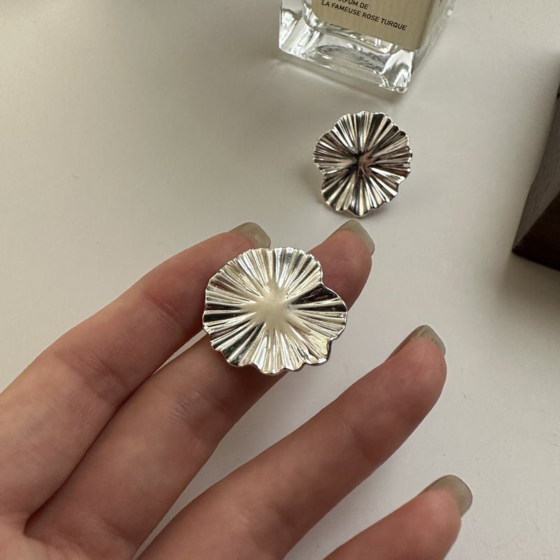 Heavy - duty Texture Large Flower Earrings - AmiraMart