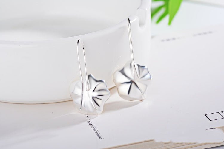 Ladies Silver Pearl Lotus Earrings - AmiraMart