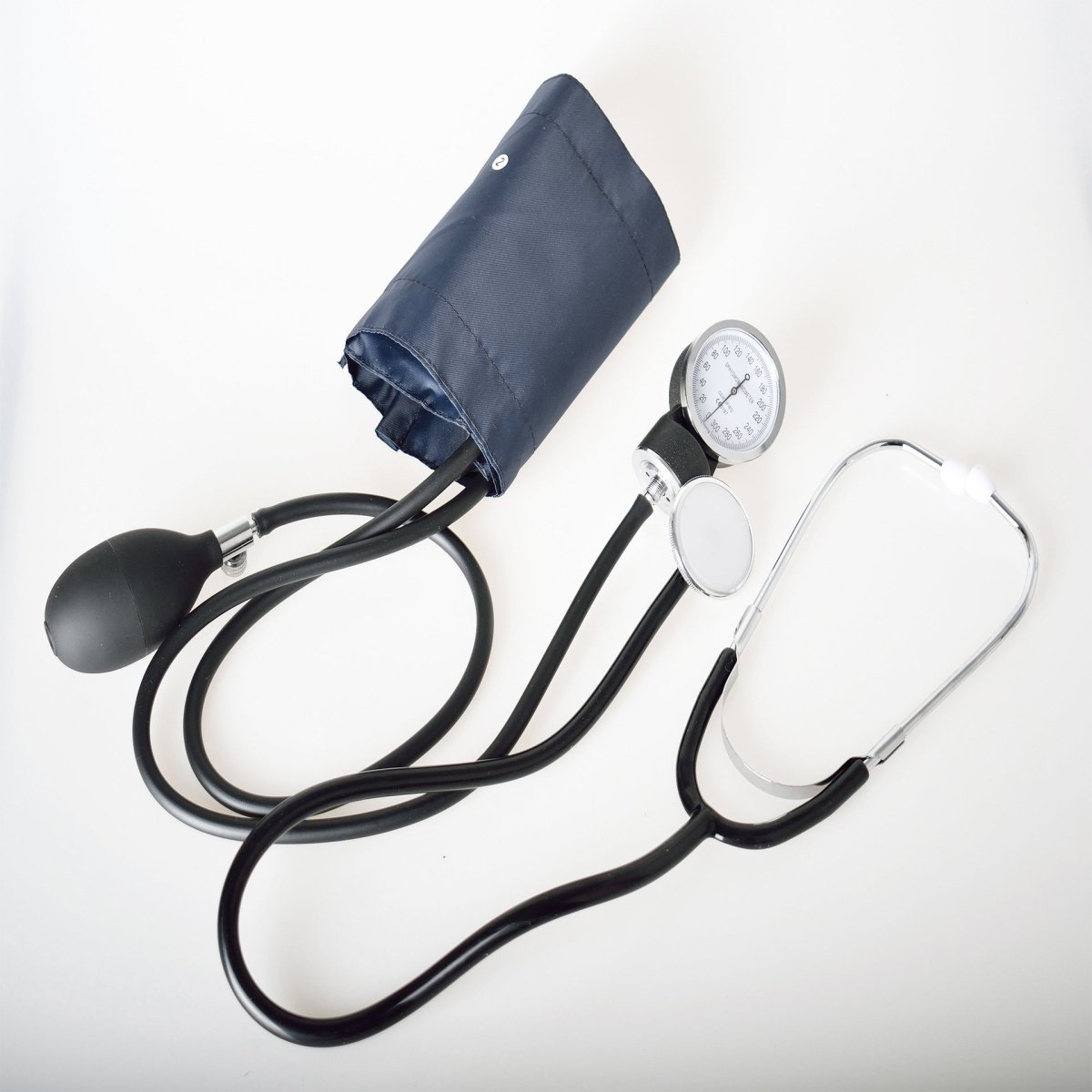 Manual Blood Pressure Monitor With Stethoscope - AmiraMart