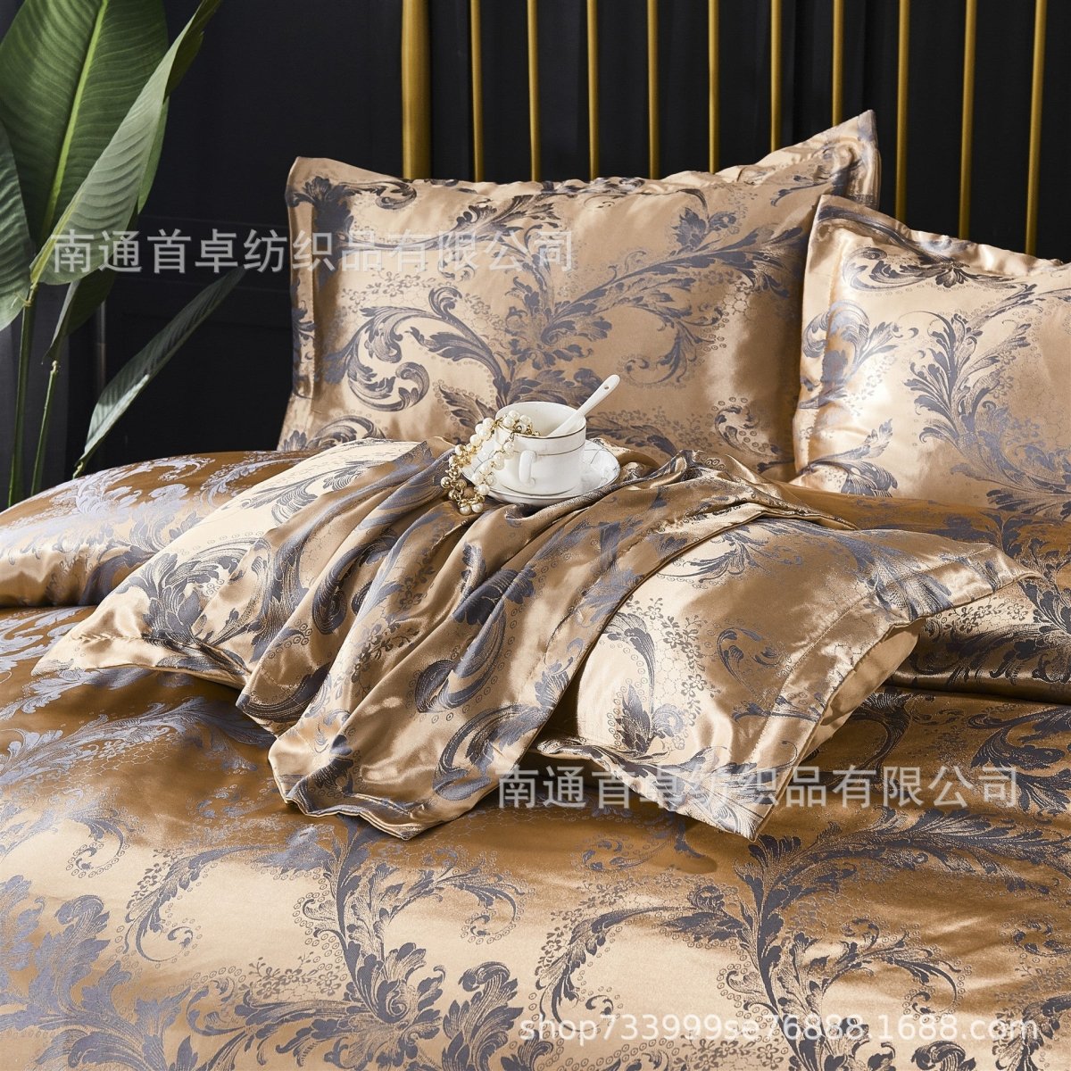 Three - piece bedding set - AmiraMart